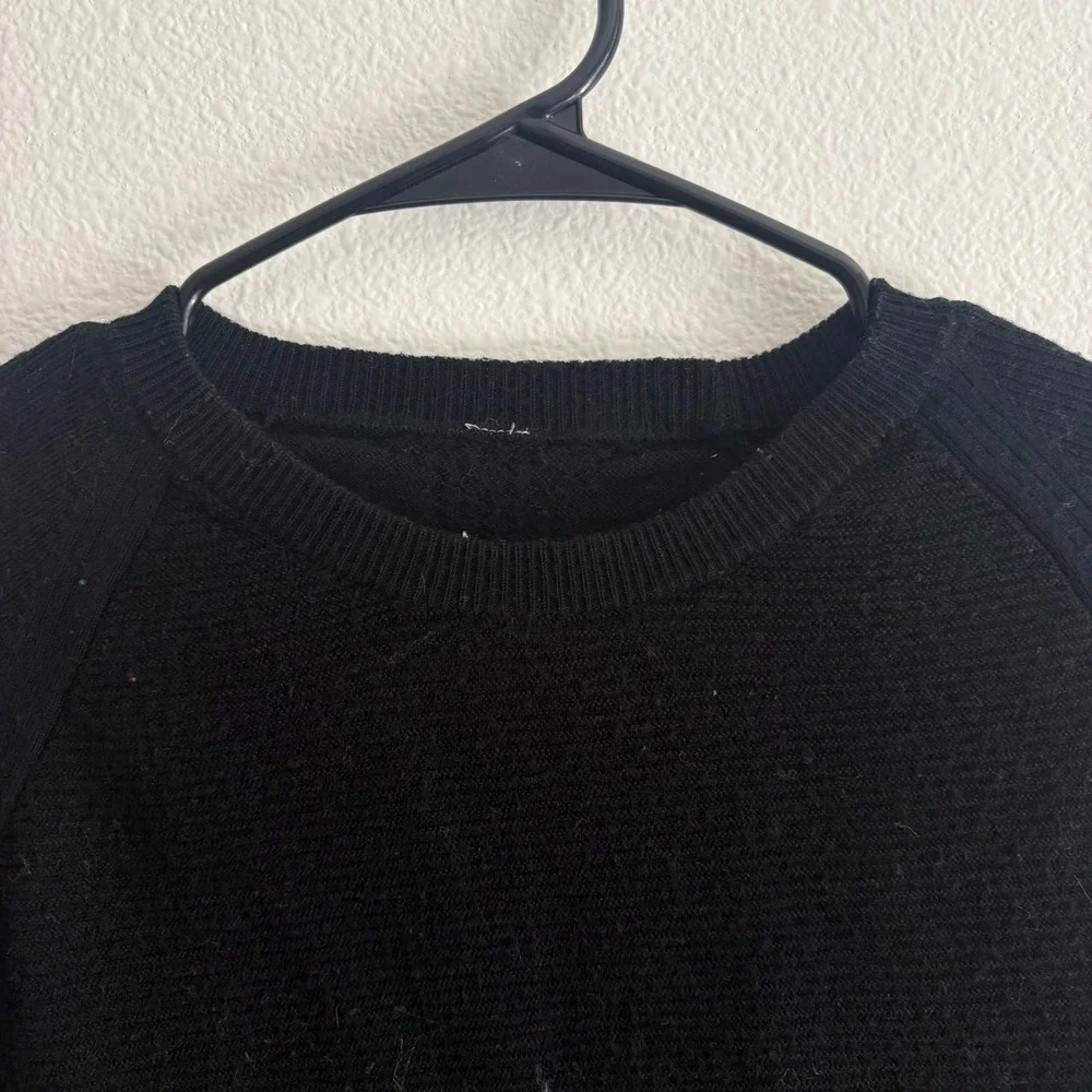 Lululemon Black Long Sleeve Knit Raglan Crewneck Sweater with Back Detail - Picture 6 of 8